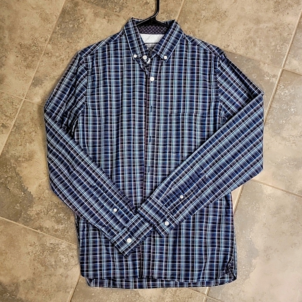 Van Heusen never Tuck long sleeve button up
